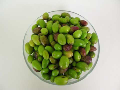 Raw-olives-bowl-tops