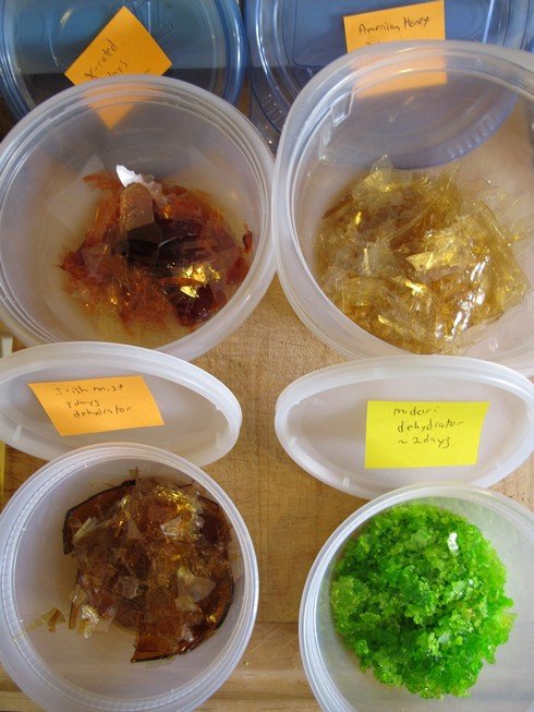 Four dehydrated liqueurs in cups_tn