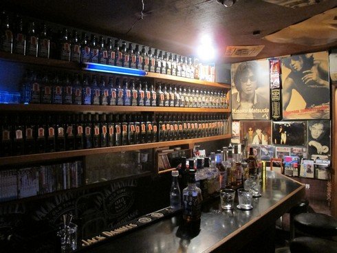 Oil bar Golden Gai Tokyo Japan2_tn