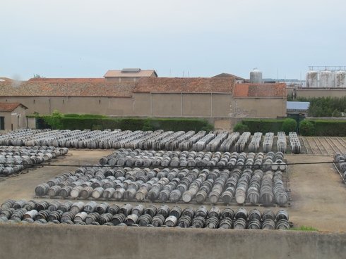 LEnclose barrels Noilly Prat Marseillan France12_tn