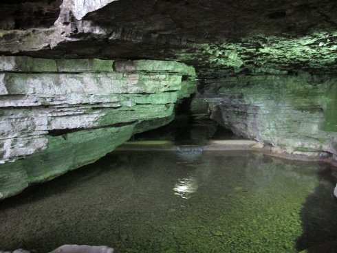 Jack Daniels Distillery cave spring (2)_tn