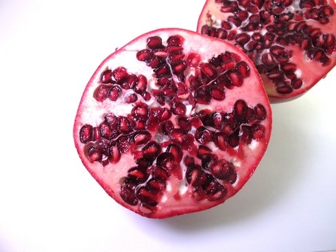 Cut pomegranates2_tn