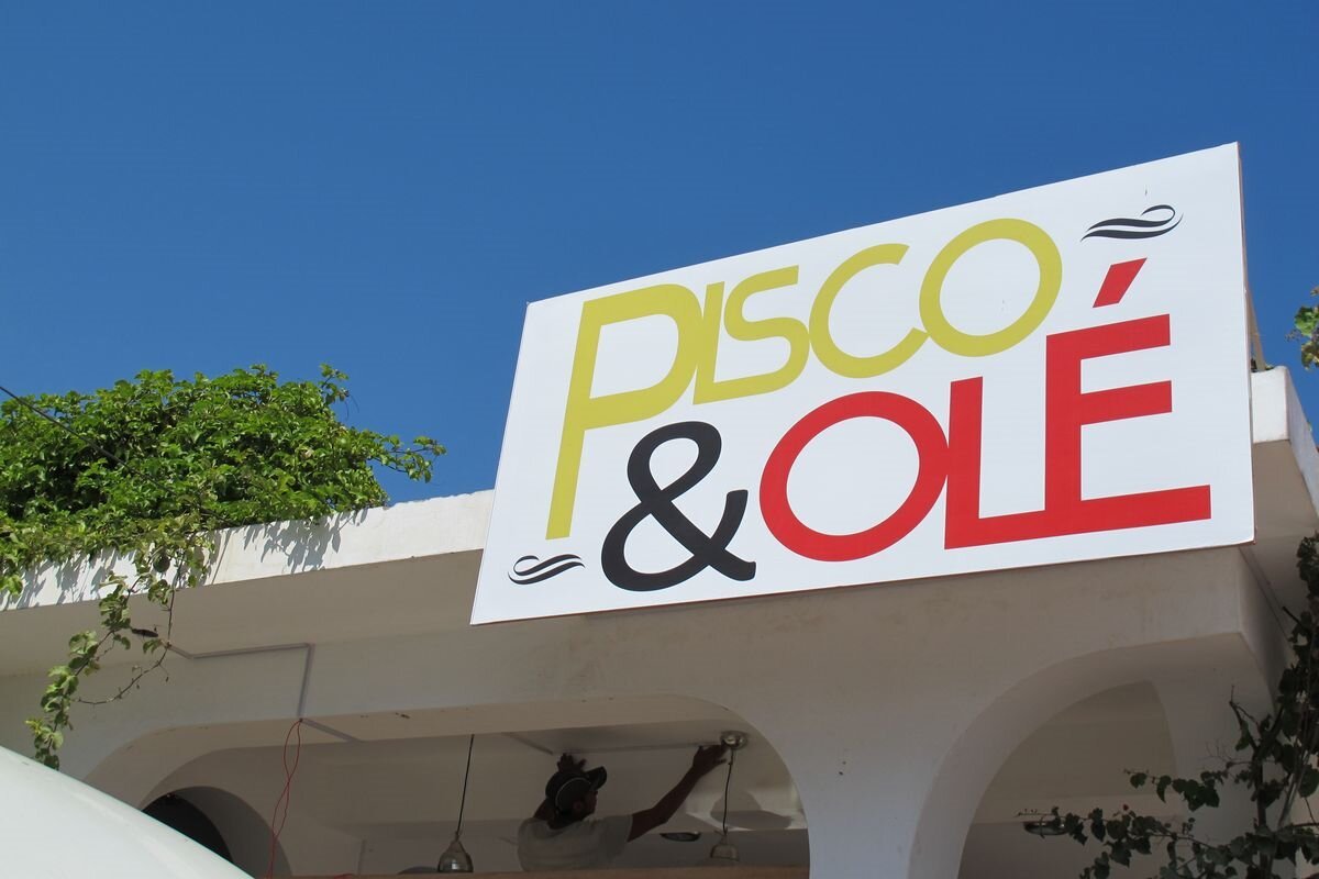 Paracas street scene