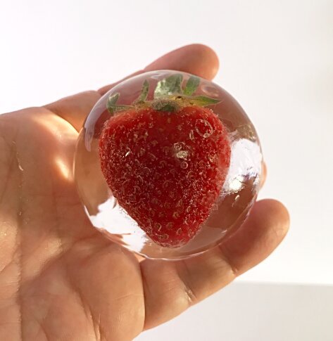 Strawberry ice sphere (30)