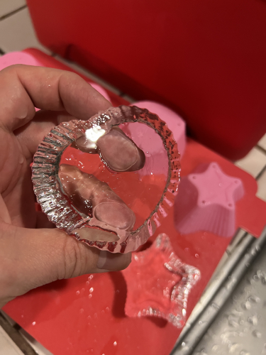 Clear ice in silicone cupcake star heart shapes12